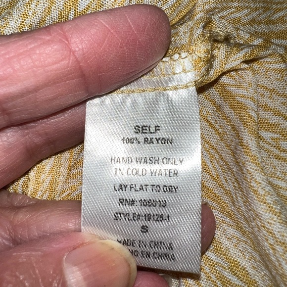 NWT SAVANNA JANE lANDREE BY UNIT Floral Embroidered V Neck Flowy Blouse - Picture 8 of 12